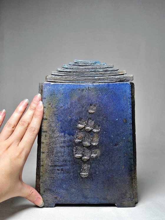 Image 1 of Grote driehoekige Raku doos Gesigneerd Vintage jaren 90