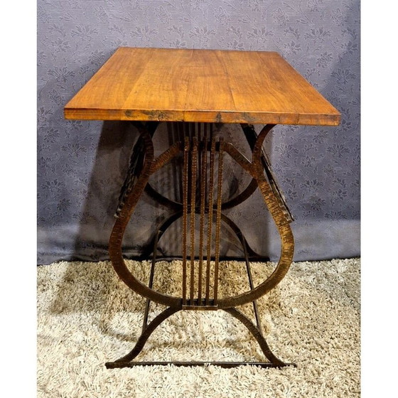 Image 1 of Vintage bijzettafel van smeedijzer en walnoothout