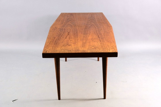 Image 1 of Vintage Duitse teakhouten trapeziumvormige salontafel, jaren 60