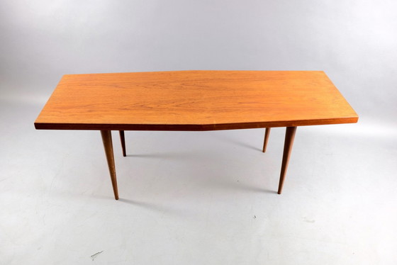 Image 1 of Vintage Duitse teakhouten trapeziumvormige salontafel, jaren 60