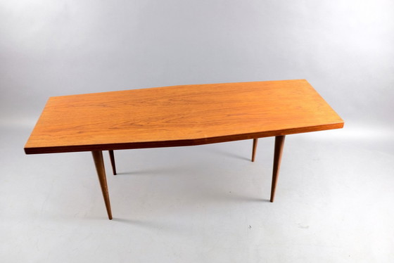 Image 1 of Vintage Duitse teakhouten trapeziumvormige salontafel, jaren 60
