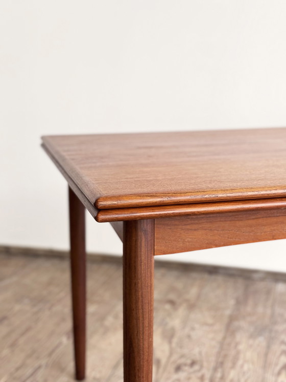 Image 1 of Mid Century Moderne Deense uitschuifbare eettafel in teak, 1960