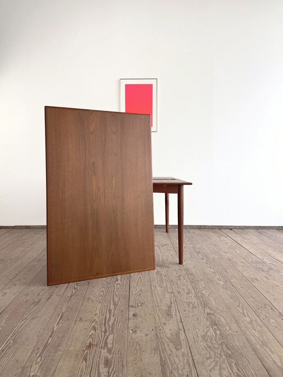 Image 1 of Mid Century Moderne Deense uitschuifbare eettafel in teak, 1960