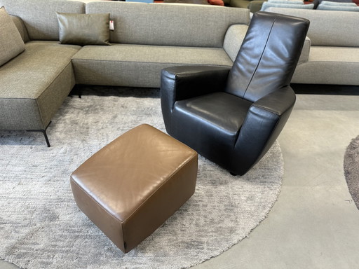 Label Longa Fauteuil Zwart Leer Met Bruin Leer Poef 