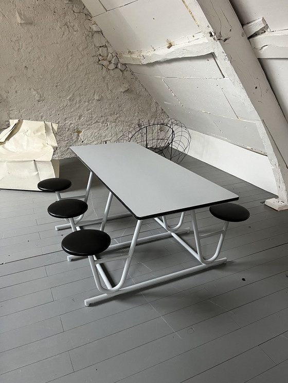 Image 1 of Refectorie Tafel En Krukken