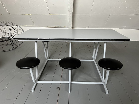 Image 1 of Refectorie Tafel En Krukken