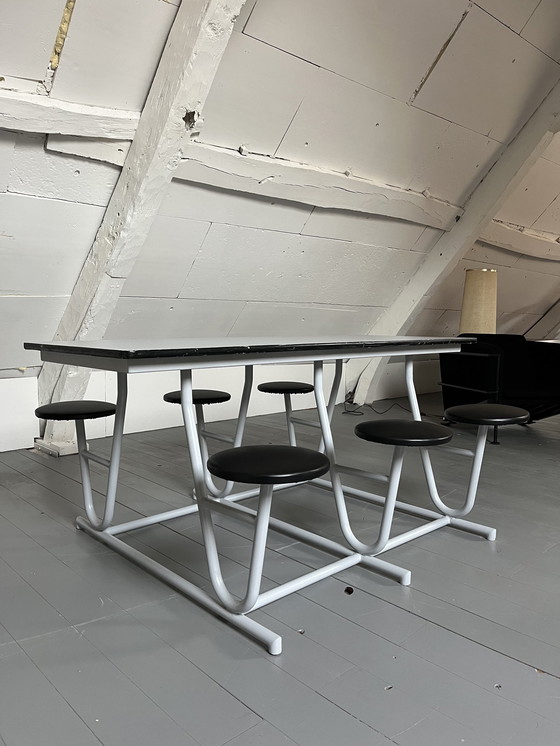 Image 1 of Refectorie Tafel En Krukken