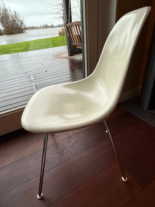 6X Originele gebroken witte glasvezel stoelen van Charles & Ray Eames voor Herman Miller