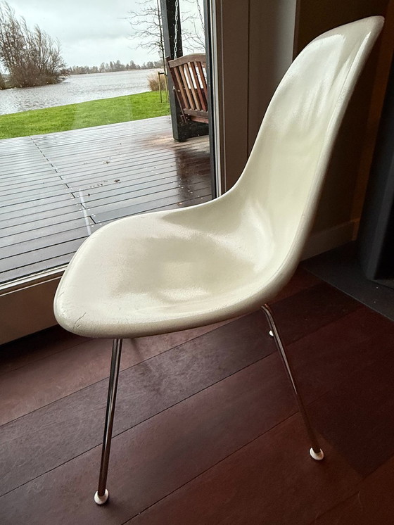 Image 1 of 6X Originele gebroken witte glasvezel stoelen van Charles & Ray Eames voor Herman Miller