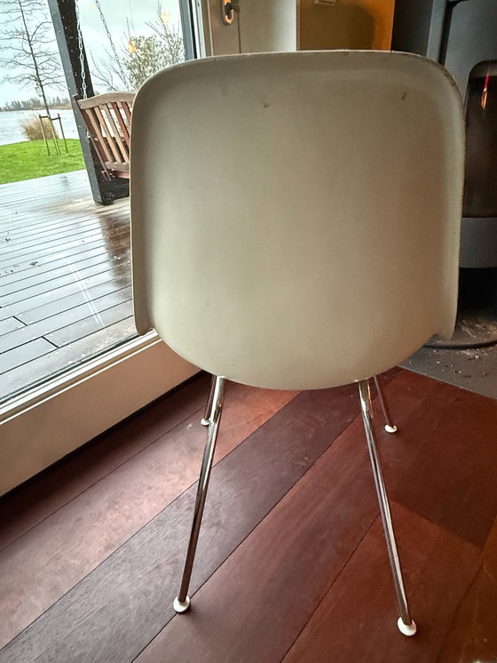 Image 1 of 6X Originele gebroken witte glasvezel stoelen van Charles & Ray Eames voor Herman Miller