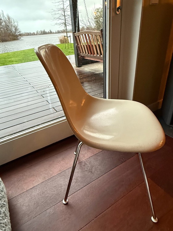 Image 1 of 6X Originele gebroken witte glasvezel stoelen van Charles & Ray Eames voor Herman Miller