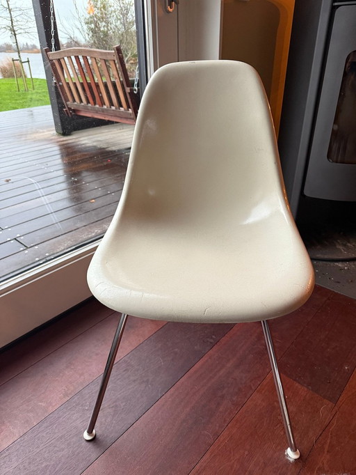 6X Originele gebroken witte glasvezel stoelen van Charles & Ray Eames voor Herman Miller