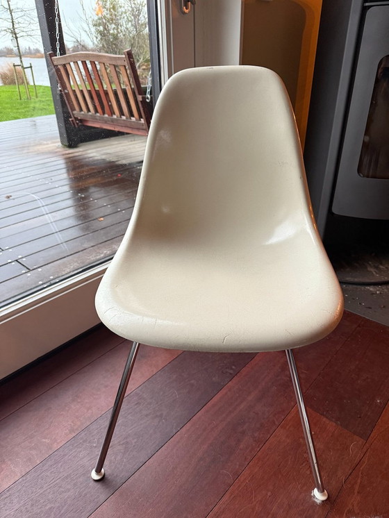 Image 1 of 6X Originele gebroken witte glasvezel stoelen van Charles & Ray Eames voor Herman Miller