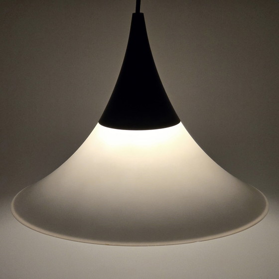 Image 1 of Vintage Mid Century Moderne Glashütte Limburg Handgeblazen Opaline Glazen Hanglamp, 1970S.