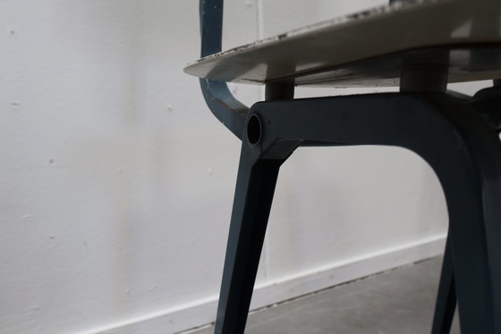 Image 1 of 5x Friso Kramer Ahrend De Cirkel Opstand Stoelen T.H. Delft