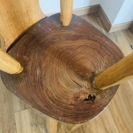 Image 1 of Paar vintage brutalistische driepootstoelen van massief hout