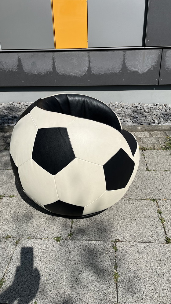 Image 1 of De Sede Design Fauteuil DS 9100 Voetbal