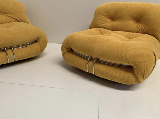 Image 1 of Afra & Tobia Scarpa Soriana Corduroy Loungeset, jaren 1970. 1 Sofa en 2 Loungestoelen.