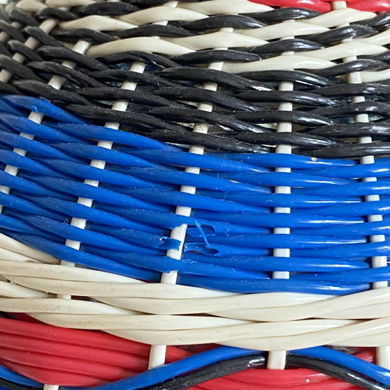 Image 1 of Vintage plastic gevlochten glazen fles en scoubidou