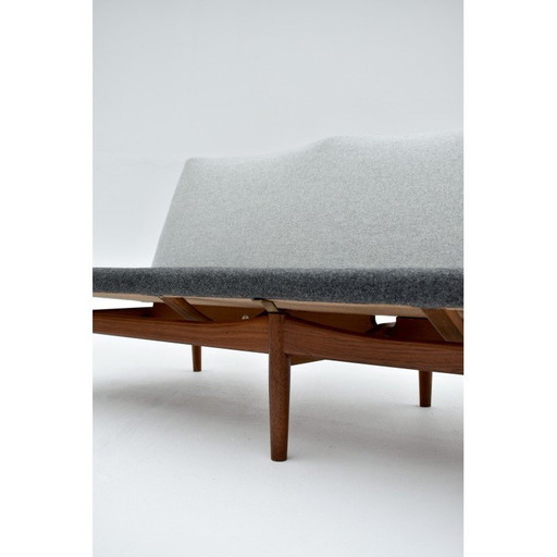 Vintage sofa model 137 van Finn Juhl voor France and Son