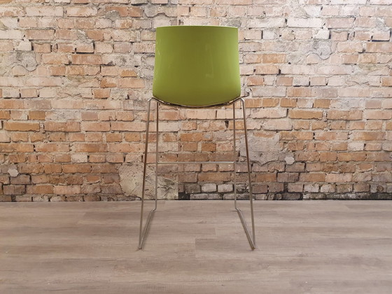 Image 1 of 2X Arper Catifa 46 Bar Stool Sled Groen/Wit