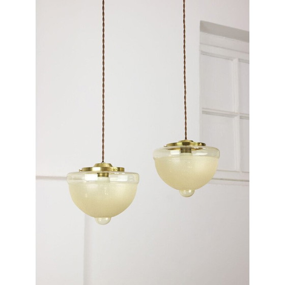 Image 1 of Paar vintage hanglampen van messing en glas, Italië