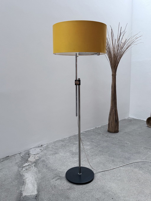 Midcentury vloerlamp chroom zwart geel in hoogte verstelbaar, Duitsland 1960