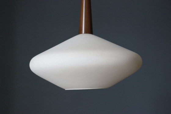 Image 1 of Louis Kalff 1960 Scandinavische Vintage Opaline Hanglamp