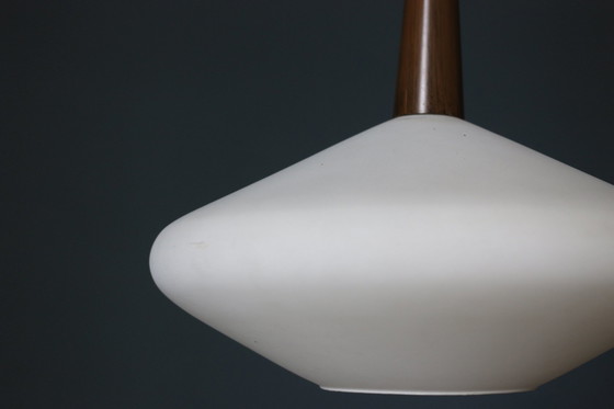 Image 1 of Louis Kalff 1960 Scandinavische Vintage Opaline Hanglamp