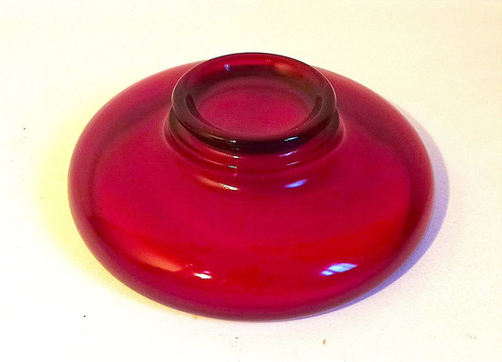 Image 1 of Fruitbeker of lege buidel Helderrood glas 70s Diameter 24,5 cm