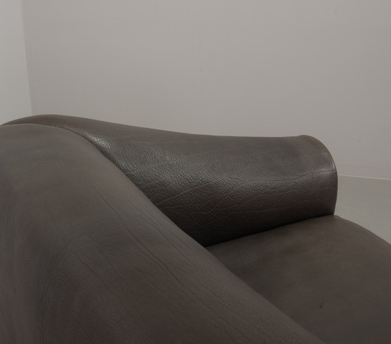 Image 1 of Stoere De Sede Ds47 Uitschuifbare Bruine Zadelleer Loveseat Sofa. Zwitserland, 1970S.