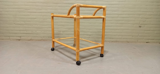 Image 1 of Vintage bamboe en glas trolley