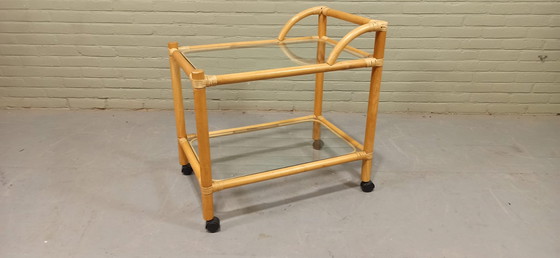 Image 1 of Vintage bamboe en glas trolley