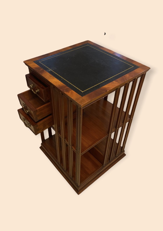 Image 1 of Vintage handgemaakt boekenmolen