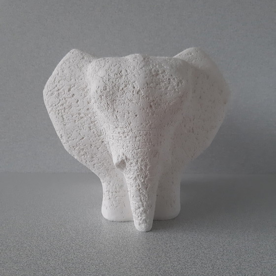 Image 1 of Orhan Otay - Robuuste olifant in witte Chamotteklei