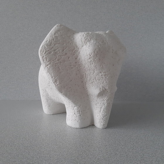 Image 1 of Orhan Otay - Robuuste olifant in witte Chamotteklei