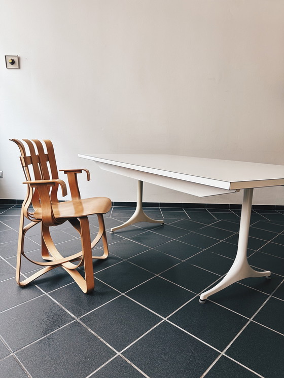 Image 1 of Herman Miller eettafel met voet van George Nelson