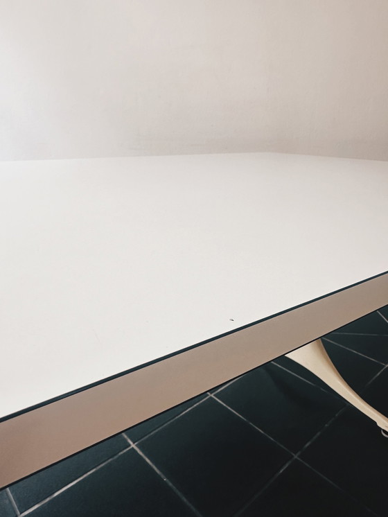 Image 1 of Herman Miller eettafel met voet van George Nelson