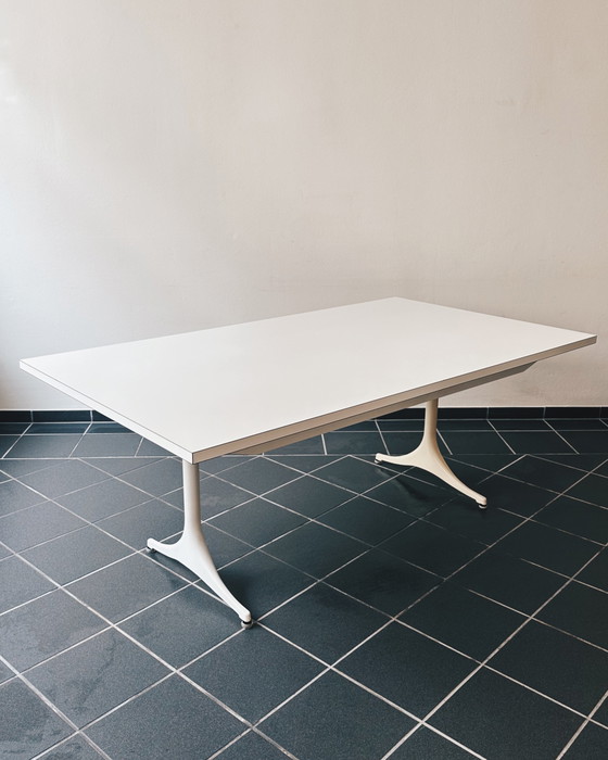 Image 1 of Herman Miller eettafel met voet van George Nelson