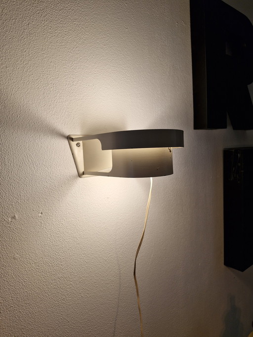 Wand Lamp Bij Louis Kalff Voor Philips
