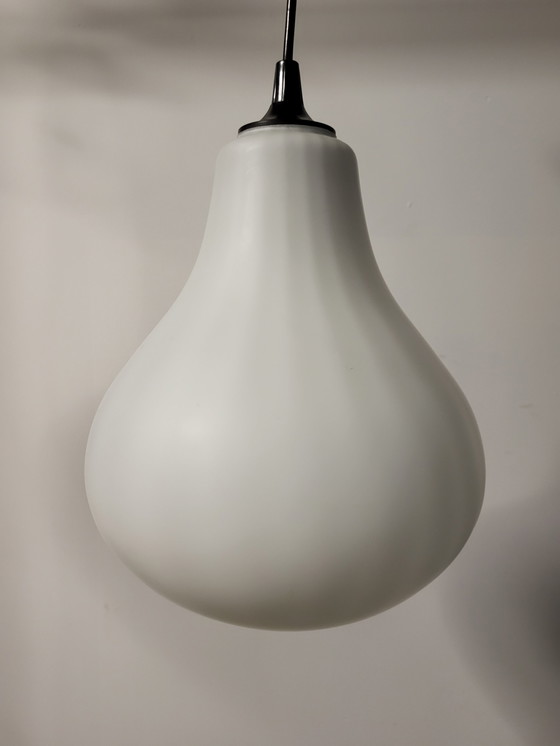 Image 1 of Vintage glazen hanglamp, opaline wit, model teardrop, jaren 60