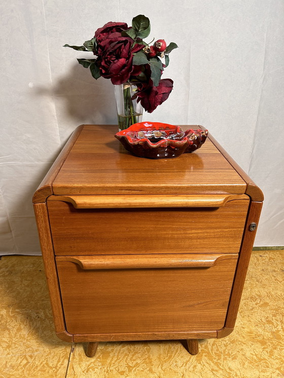 Image 1 of Mid Century Retro Vintage Teak Klein Kastje Deens Ontwerp 1960