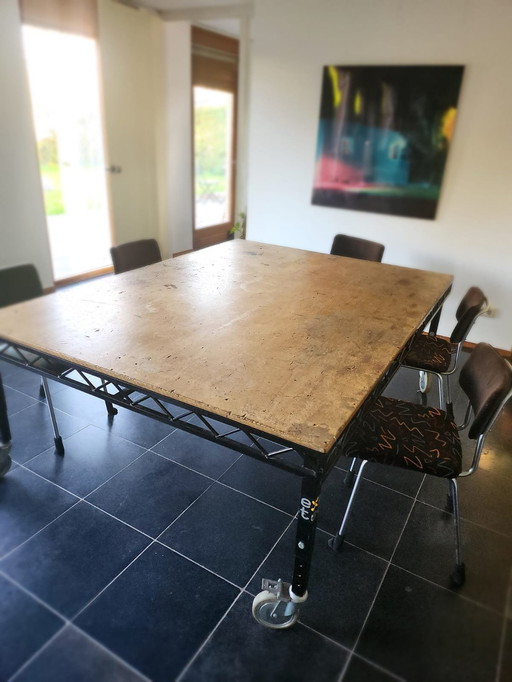 Houten Tafel Verrijdbaar En Verstelbaar In Hoogte