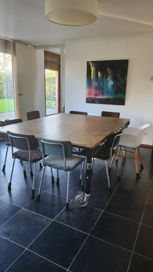 Houten Tafel Verrijdbaar En Verstelbaar In Hoogte