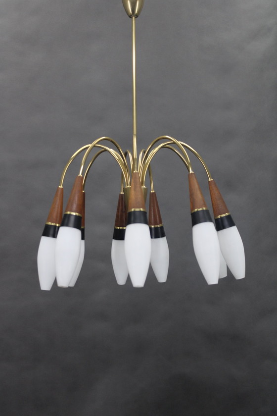 Image 1 of 1960S Rupert Nikoll Messing en Teak Opaline Glazen Kroonluchter, Oostenrijk