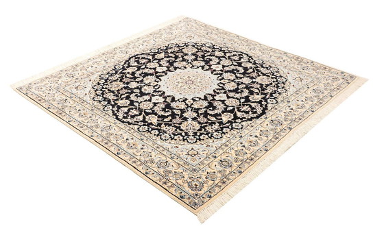 Image 1 of Elegant Perzisch Tapijt Handgeknoopt Nain 9 Lah- Afmetingen. 150 X 150 cm -Nr.466246-01