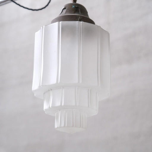 Vintage Art Deco hanglamp van ondoorzichtig glas, Frankrijk 1920