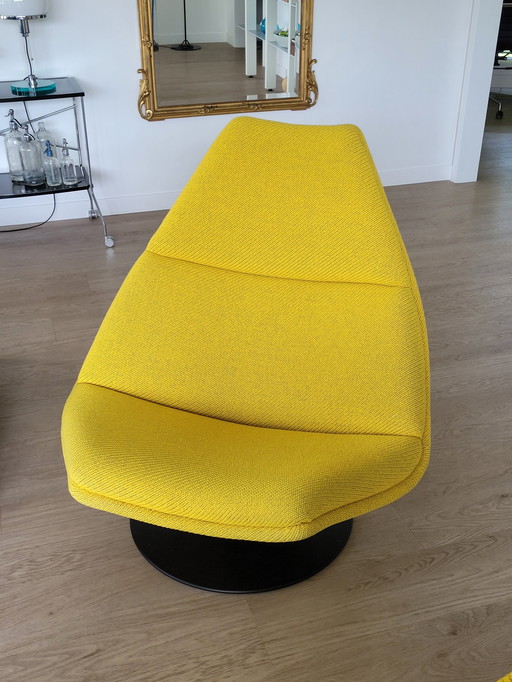 Artifort F510 chair