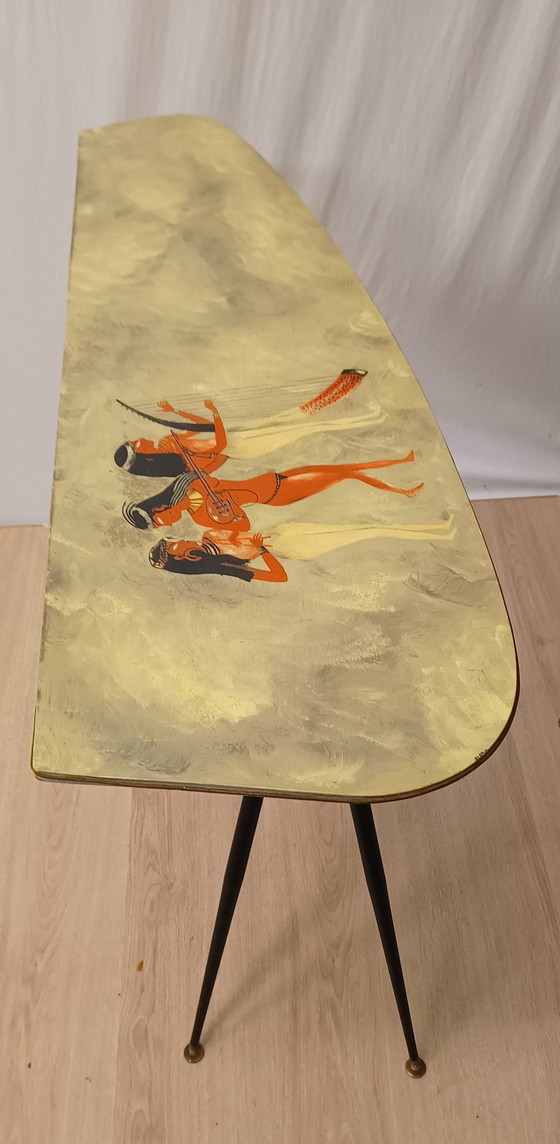 Image 1 of Italiaanse Set Vijftiger Jaren Bijzettafels .