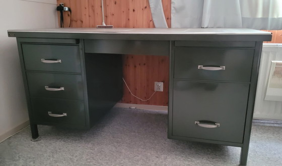 Image 1 of KVS Industrieel vintage bureau